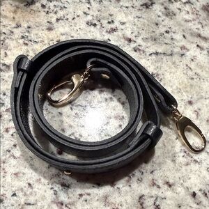 T.J.Maxx Black Leather Shoulder/Crossbody Strap with Gold Hooks